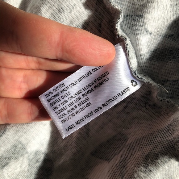 2 cropped long sleeve tees - Picture 6 of 7